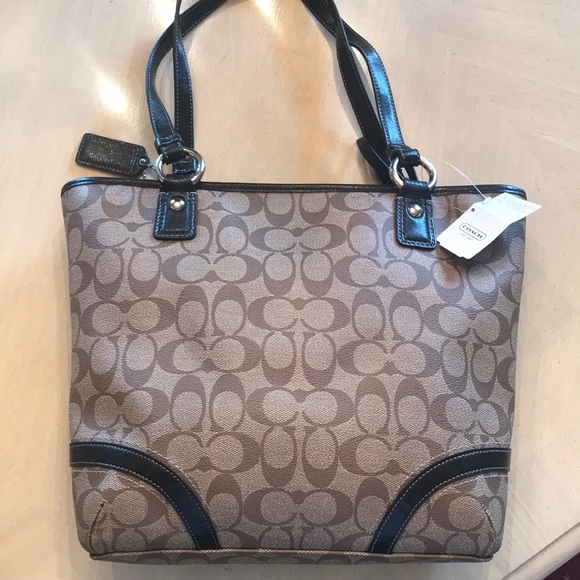 Coach Peyton Handbag - Picture 2 of 8